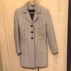 Stunning Wool mixed  checker black and white coat